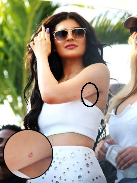 Tatuaje de corazón de Kylie Jenner