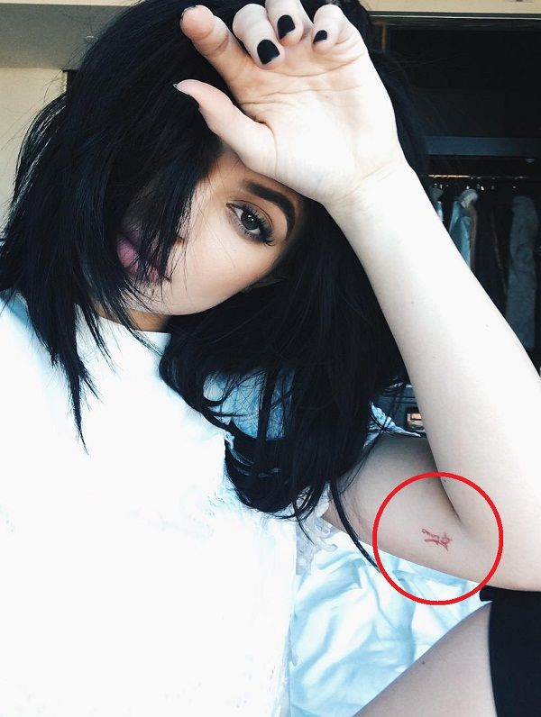 Kylie Jenner - "Mary Jo" Tattoo