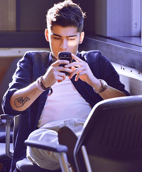 Zayn Malik gekruiste vinger Tattoo