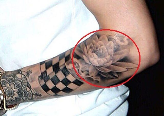 Tatouage de fleur de lotus de Zayn Malik