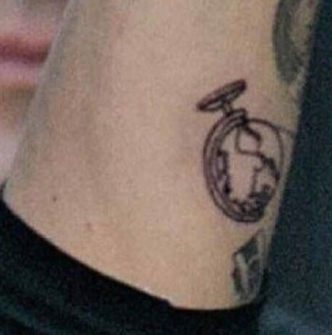 Louis-Tomlinson-Globe-tattoo