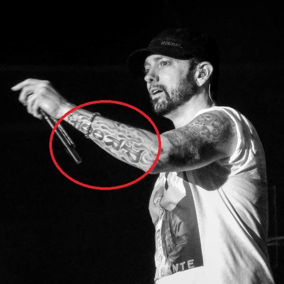 Eminems linker Arm Tattoo HautKunstwerk