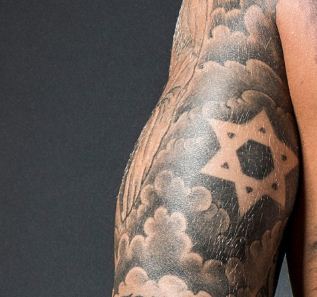 Ramos shocks internet with his back tattoos removed  Football  Tribunacom