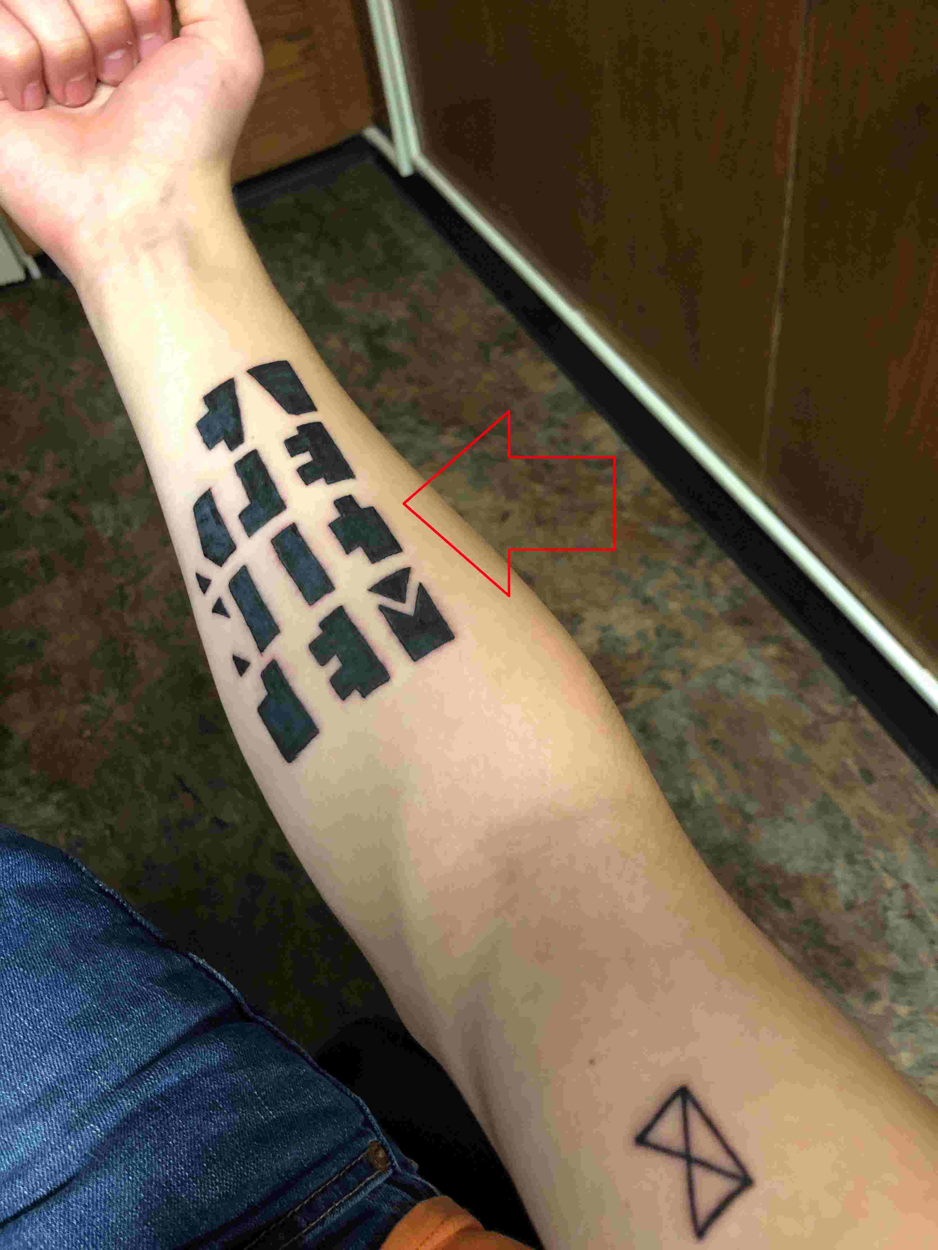 Tyler Joseph höger ArmTattoo