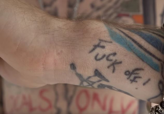 Tattoo lovers fuck at their home