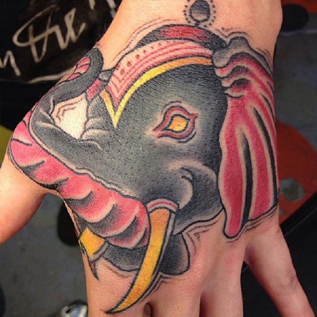 Tatuagem da Renee Phoenix-elefante