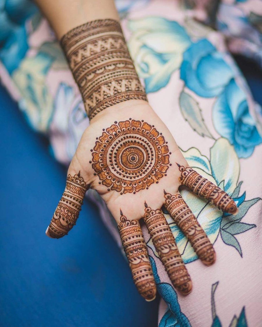 Simple Mehndi Design Easy and Beautiful Images Front Hand - Adrian Tioublar
