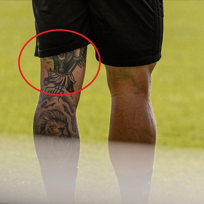 memphis depay-unidentified leg tattoo