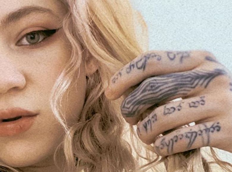 Grimes Left Hand Fingers Tattoo