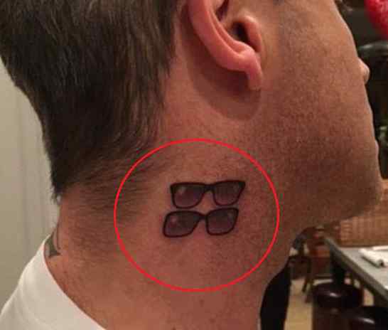 Robbie Williams glasses tattoo