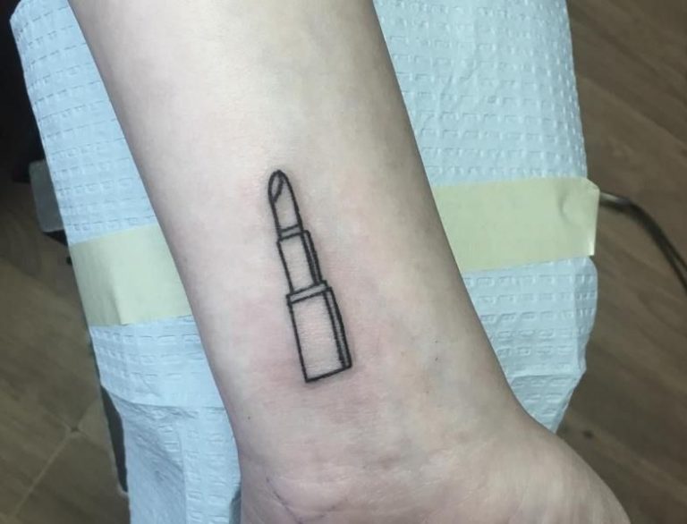40+ Amazing Lipstick Tattoos Designs with Meanings, Ideas, and