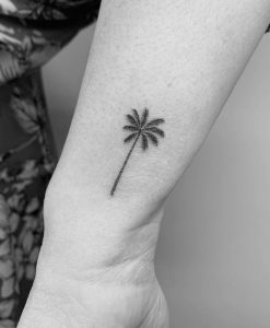 Jennifer Love Hewitt's 7 Tattoos and their Meanings - Body Art Guru